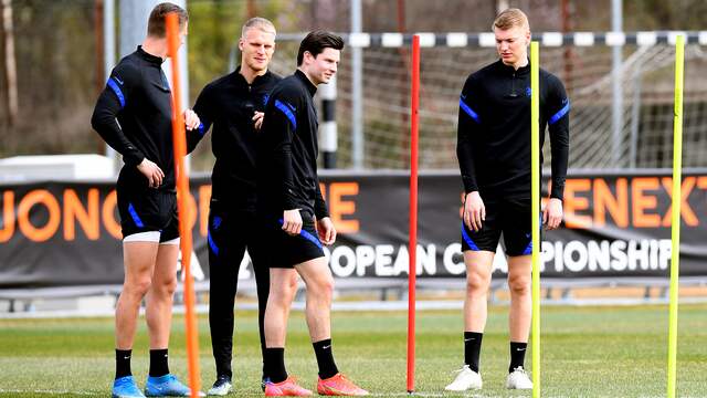 De spelers van Jong Oranje tijdens de training.