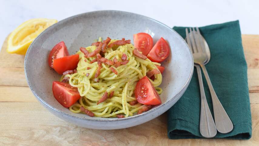 Spaghetti met avocadosaus: Zo maak je het met maar vijf ingrediënten | Eten  en drinken 