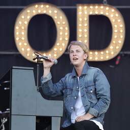 Hoe het liefdesliedje van Tom Odell uitgroeide tot soundtrack bij oorlogsbeelden