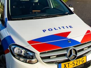 Flinke schade na aanrijding tussen taxi en personenauto in Slotervaart