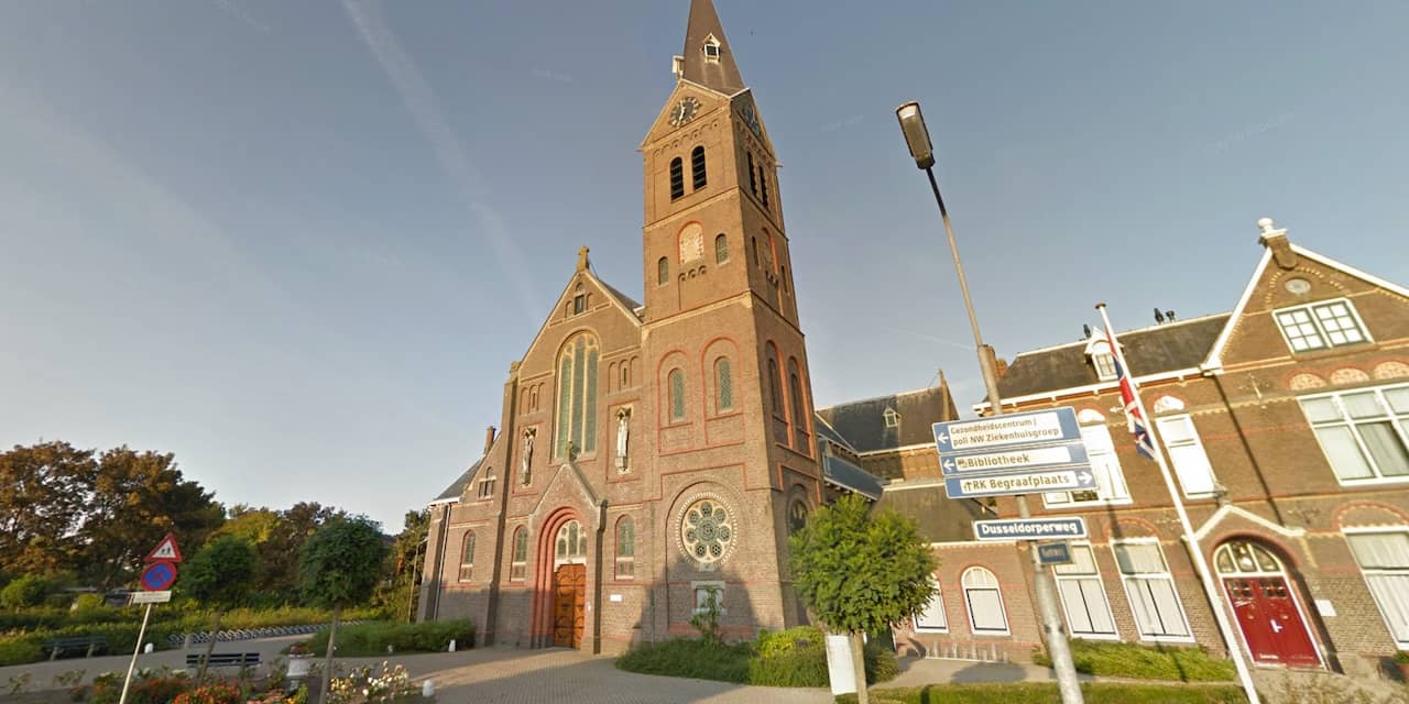 Zeer grote brand in kerk in Limmen onder controle
