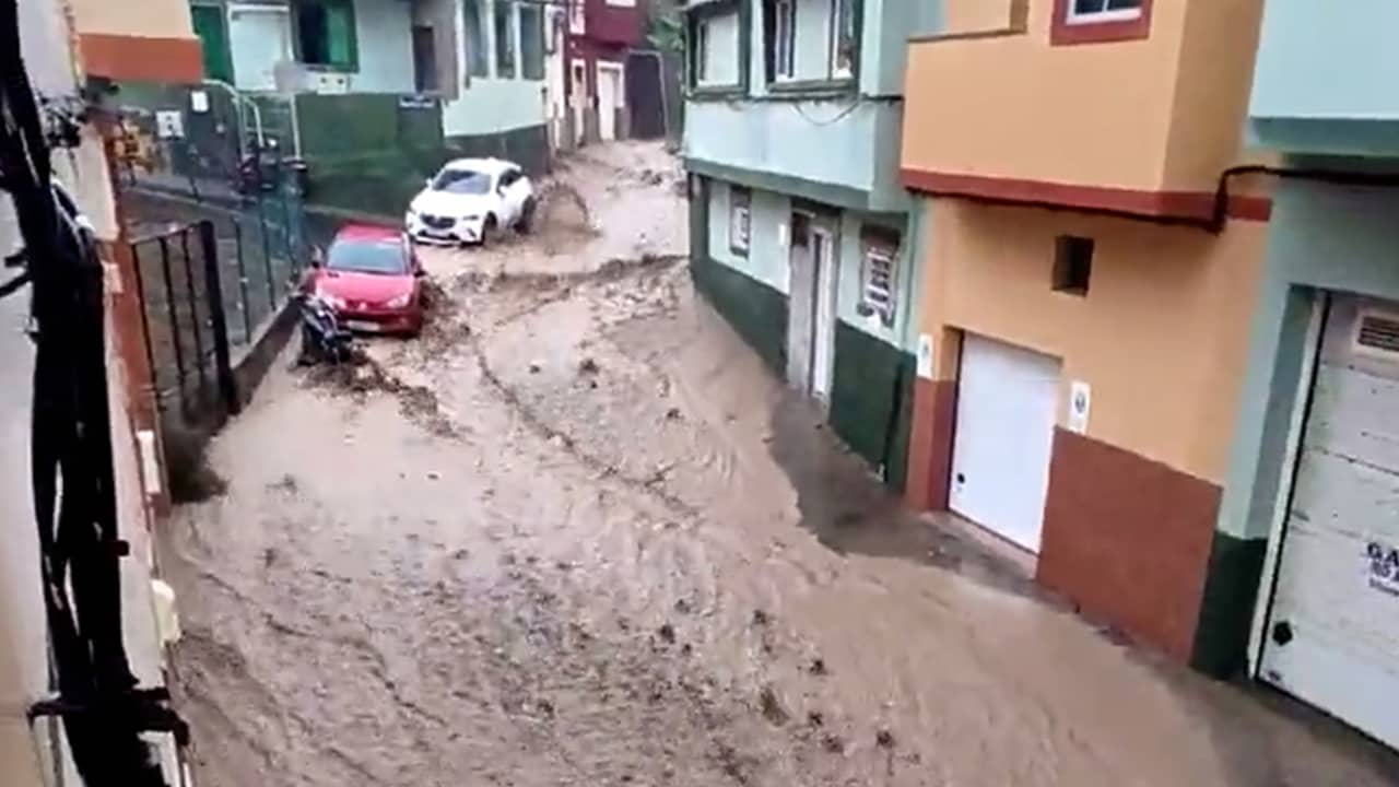 Beeld uit video: Noodweer leidt tot overstroomde straten op Canarische Eilanden