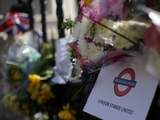 Zondag 26 maart: In Londen liggen bloemen op straat ter nagedachtenis aan de mensen die overleden tijdens de aanslag in die stad, afgelopen woensdag.