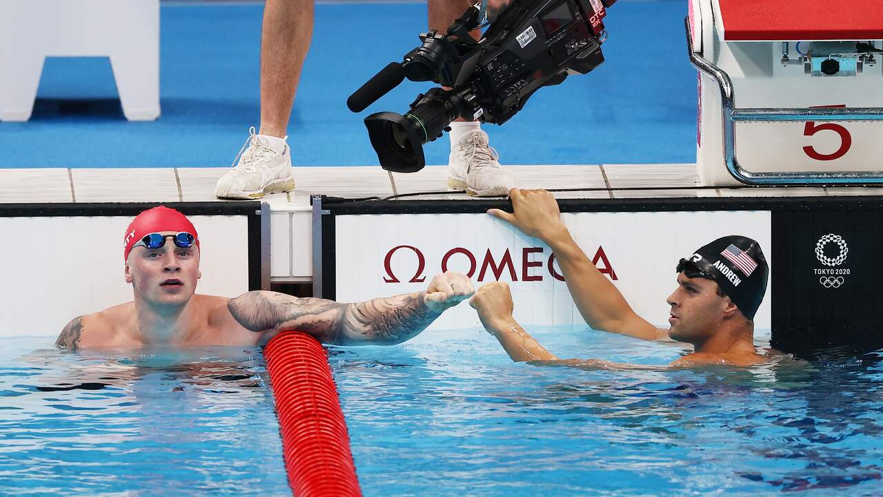 Adam Peaty (links) is al jaren schier onverslaanbaar op de 100 school.