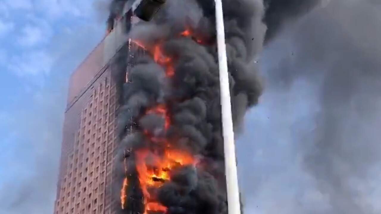 Beeld uit video: Enorme brand in flatgebouw China