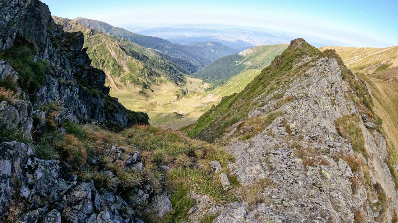 “Dutch Tourists Rescued by Helicopter in Romania’s Fagaras Mountains”