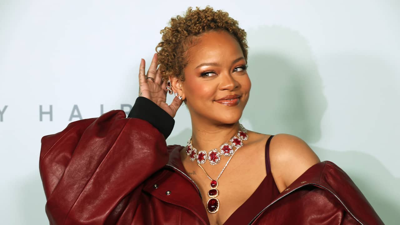 Rihanna matcht haar ondergoed met haar schoenen - NU.nl