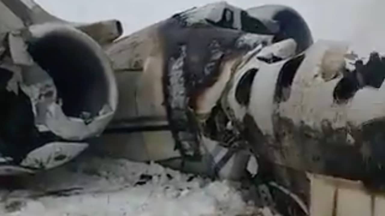 Beeld uit video: Eerste beelden van neergestort vliegtuig in Afghanistan