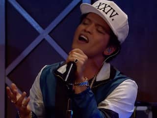 Bruno Mars treedt op tijdens Grammy’s