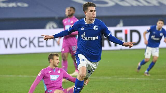 Matthew Hoppe viert zijn derde treffer tegen Hoffenheim.