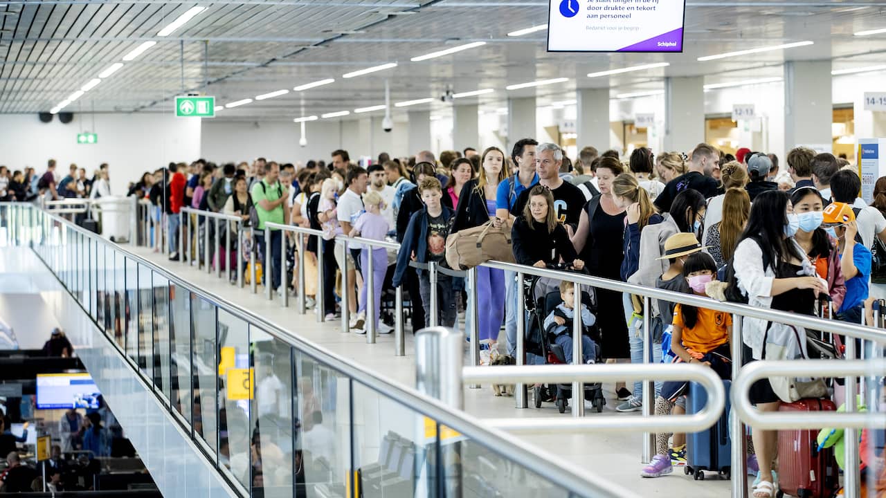 KLM calls on transfer passengers to only take hand luggage due to malfunction |  NOW