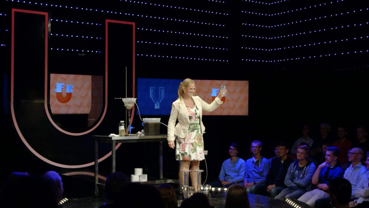 Beeld uit video: Wat gebeurt er allemaal als je je wc doortrekt?