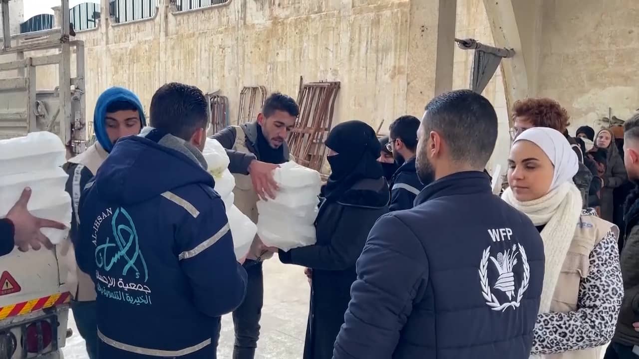 Beeld uit video: VN brengt maaltijden naar Syriërs in aardbevingsgebied