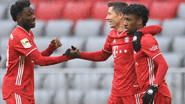 Robert Lewandowski was zondag weer eens goud waard voor Bayern München.