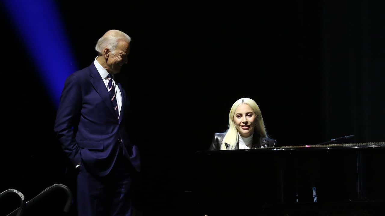 Lady Gaga Zingt Amerikaans Volkslied Bij Inauguratie Joe Biden | Muziek ...