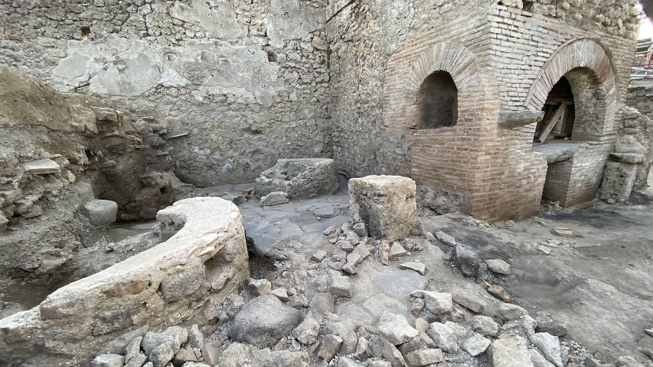 L”aspetto più sconvolgente’ che la società romana trovò nella prigione degli schiavi a Pompei |  al di fuori