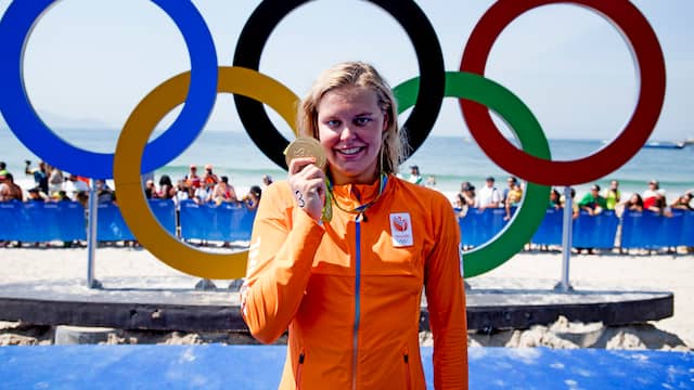 Sharon van Rouwendaaal in 2016 met het olympisch goud.