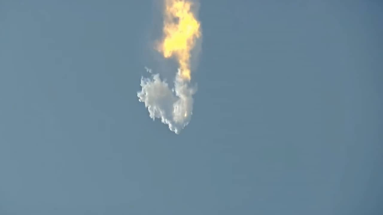 Beeld uit video: Grootste raket van SpaceX explodeert tijdens eerste vlucht