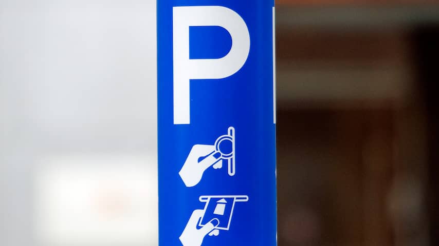 Parkeerheffingen leveren gemeenten 100 miljoen euro meer op
