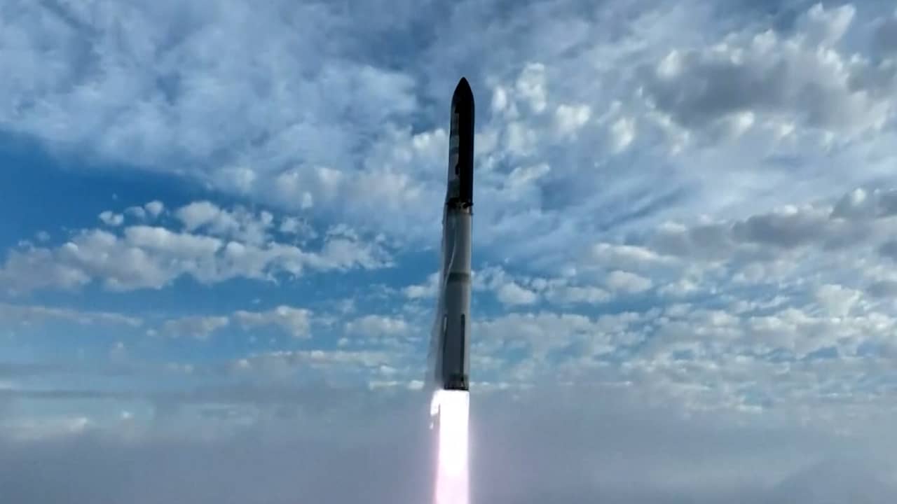 Beeld uit video: SpaceX lanceert grootste raket ooit, maar verliest contact