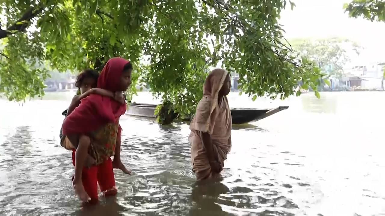 Beeld uit video: Flinke schade en zeker 60 doden door overstromingen in India en Bangladesh