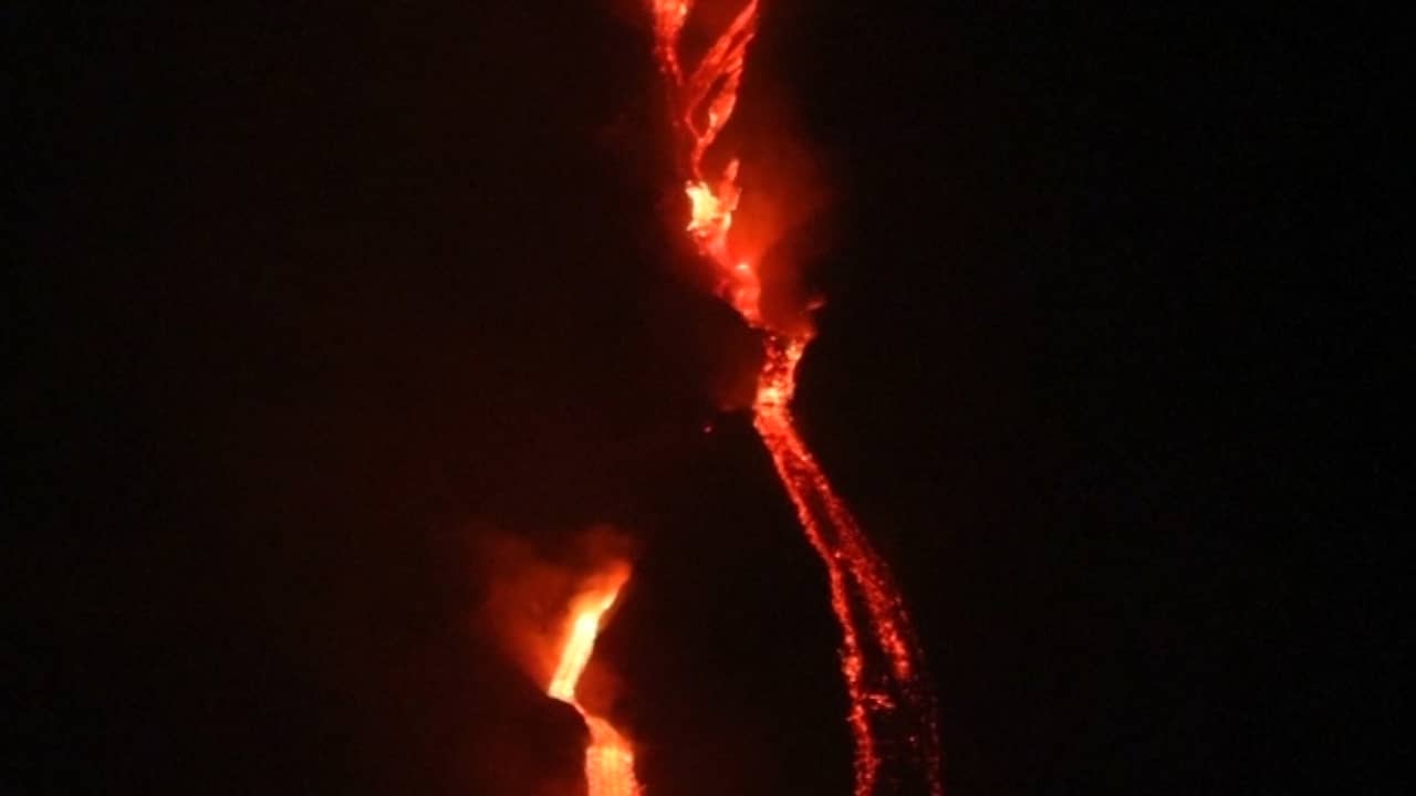 Beeld uit video: Vulkaan Etna op Sicilië spuwt lava