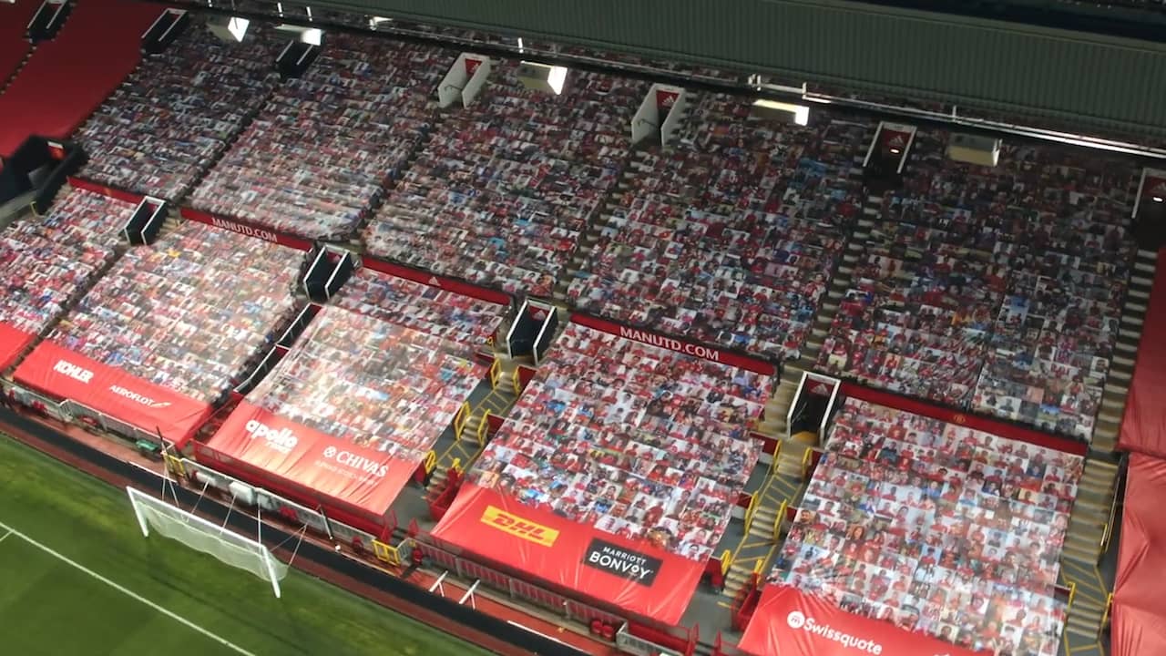 Beeld uit video: Manchester United kleedt tribunes Old Trafford aan met 'fanmozaïek'
