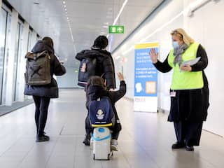 Reizigers uit China hoeven zich op Schiphol niet meer te testen op coronavirus