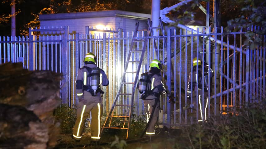 Brand bij twee verschillende zendmasten in Den Haag, politie doet onderzoek