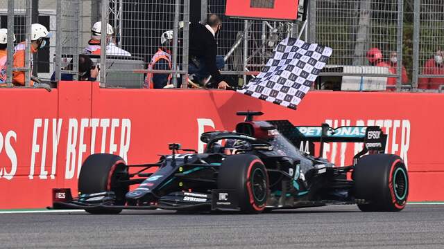 Lewis Hamilton schreef vorig jaar de race in Imola op zijn naam.