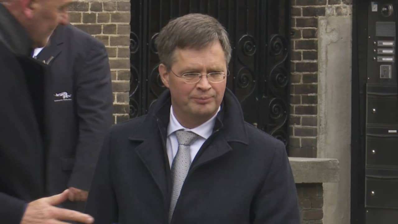 Oud-premiers arriveren bij herdenking Lubbers