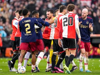 Koploper Feyenoord geeft zege uit handen in beladen Klassieker tegen Ajax