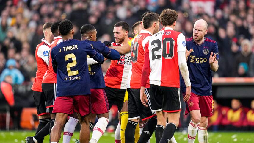 Koploper Feyenoord geeft zege uit handen in beladen Klassieker tegen Ajax