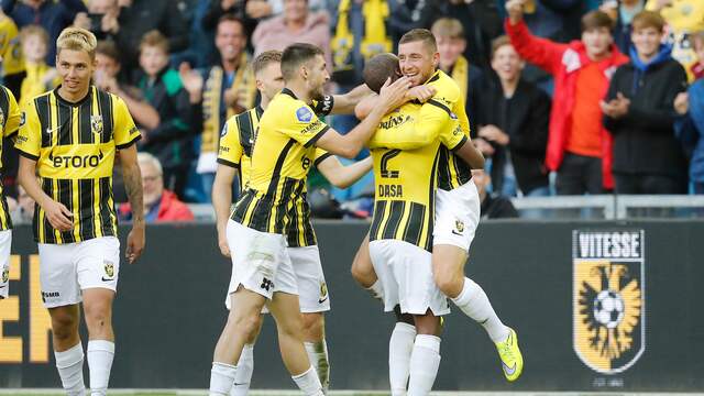 Maximilian Wittek maakte beide doelpunten voor Vitesse.