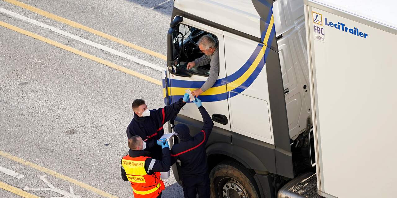 Inmiddels vijftienduizend vrachtwagenchauffeurs in Dover op corona getest