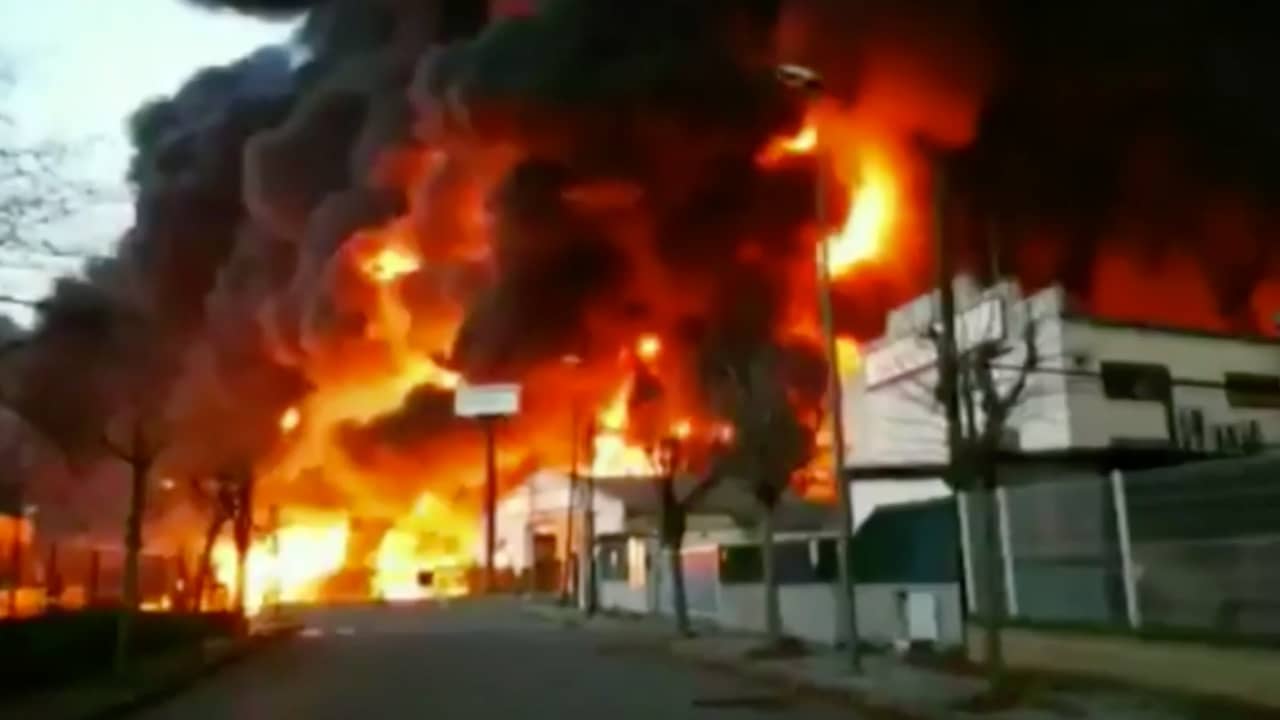 Grote brand bij industriële recyclingfabriek in Spanje