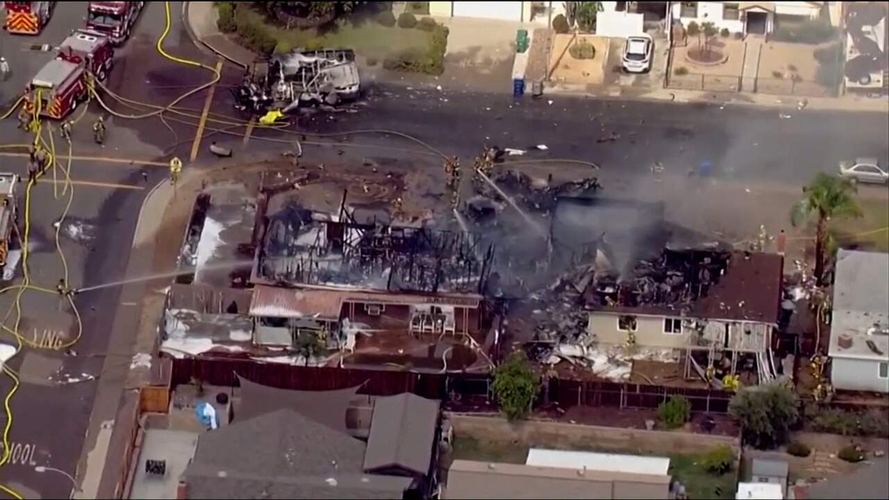 Beeld uit video: Ravage na vliegtuigcrash in Amerikaanse woonwijk