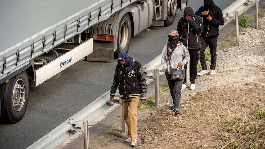 Burgemeester Calais dreigt grenzen te openen