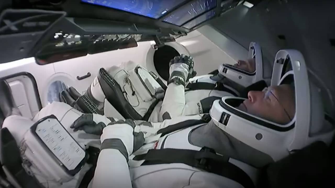 Beeld uit video: Live: Eerste bemande vlucht SpaceX op weg naar ISS