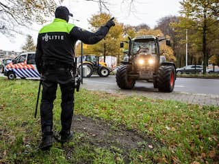 Protesterende boeren parkeren trekkers toch op Malieveld, twee arrestaties