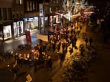 Duizenden mensen lopen vrijdagavond mee met de fakkeltocht tegen de gaswinning in Groningen.