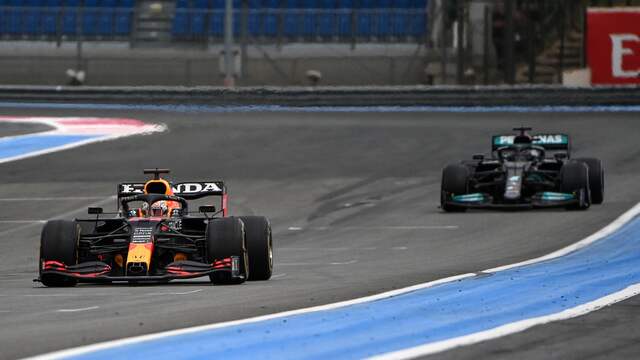 Lewis Hamilton werd in de slotfase van de race gepasseerd door Max Verstappen.