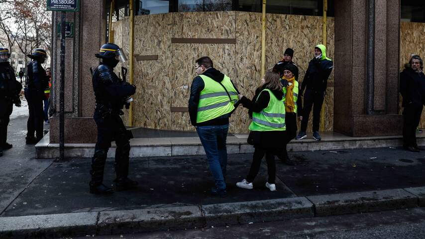 Confrontatie politie en 'Gele Hesjes' in Parijs, eerder al 250 preventieve arrestaties