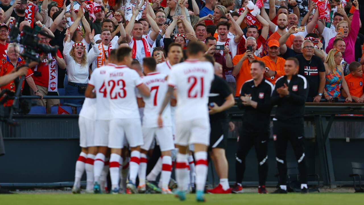 La Polonia esulta dopo lo 0-1 di Matthew Cash.