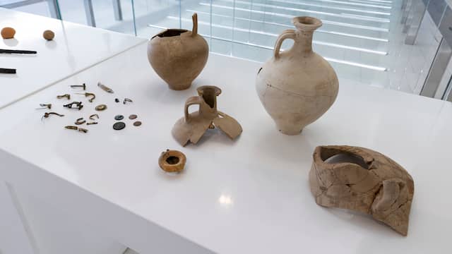 Archeologen vonden onder meer een palingfuik, complete gereedschappen zoals messen en een bijl.