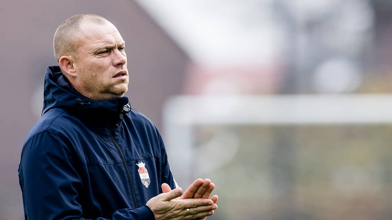 Hofland licenziato come allenatore del Willem II dopo la sconfitta nel derby contro il NAC |  Calcio