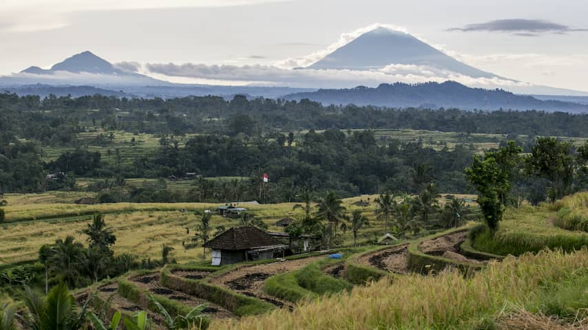 Indonesië zet Rus uit omdat hij met de broek omlaag poseerde op heilige berg