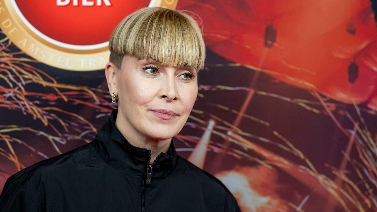 Anouk recibe fuertes críticas por mensaje ’transfóbico’ con foto de