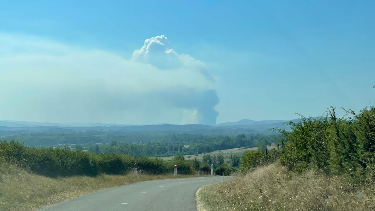 Lezer Rik Hoekman kan de natuurbranden op "vele honderden kilometers" afstand goed zien in de Franse Jura.
