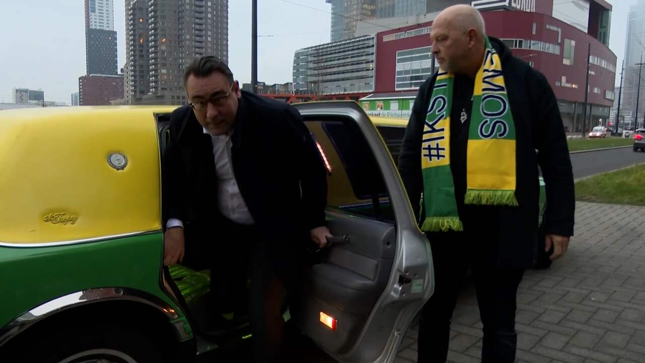Beeld uit video: De Mos komt in limo aan bij rechtbank voor corruptiezaak